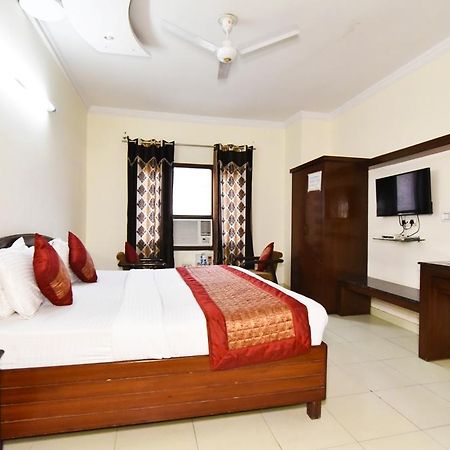 Hotel B-Comfort Amritsar Zewnętrze zdjęcie